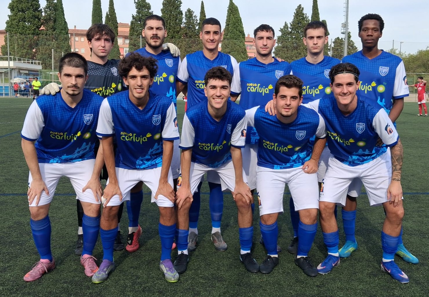 Plantilla de La Cartuja FC con las equipaciones patrocinadas por Certamus